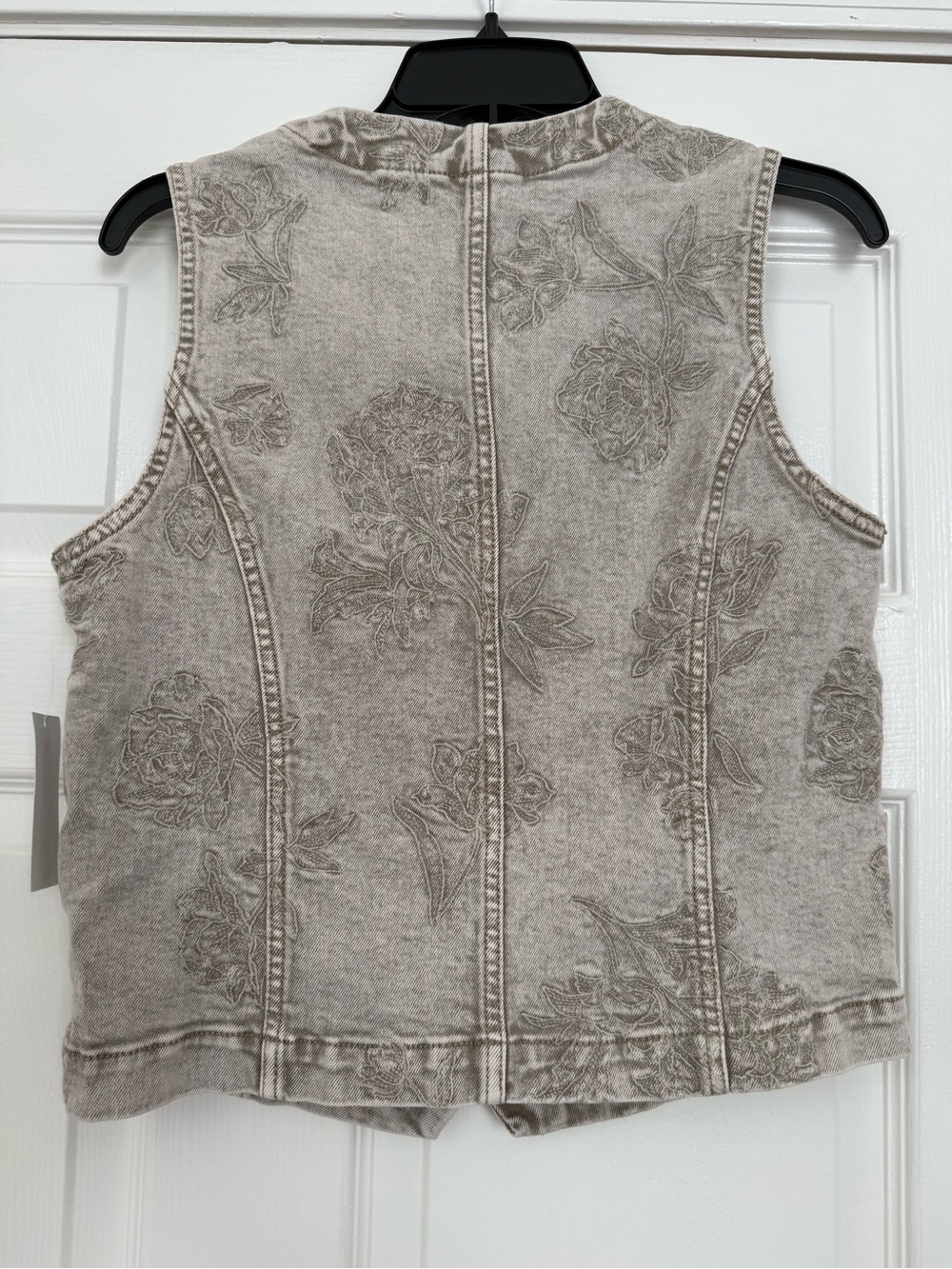 Driftwood NWT grey floral embroidered denim vest Small - Picture 3 of 6